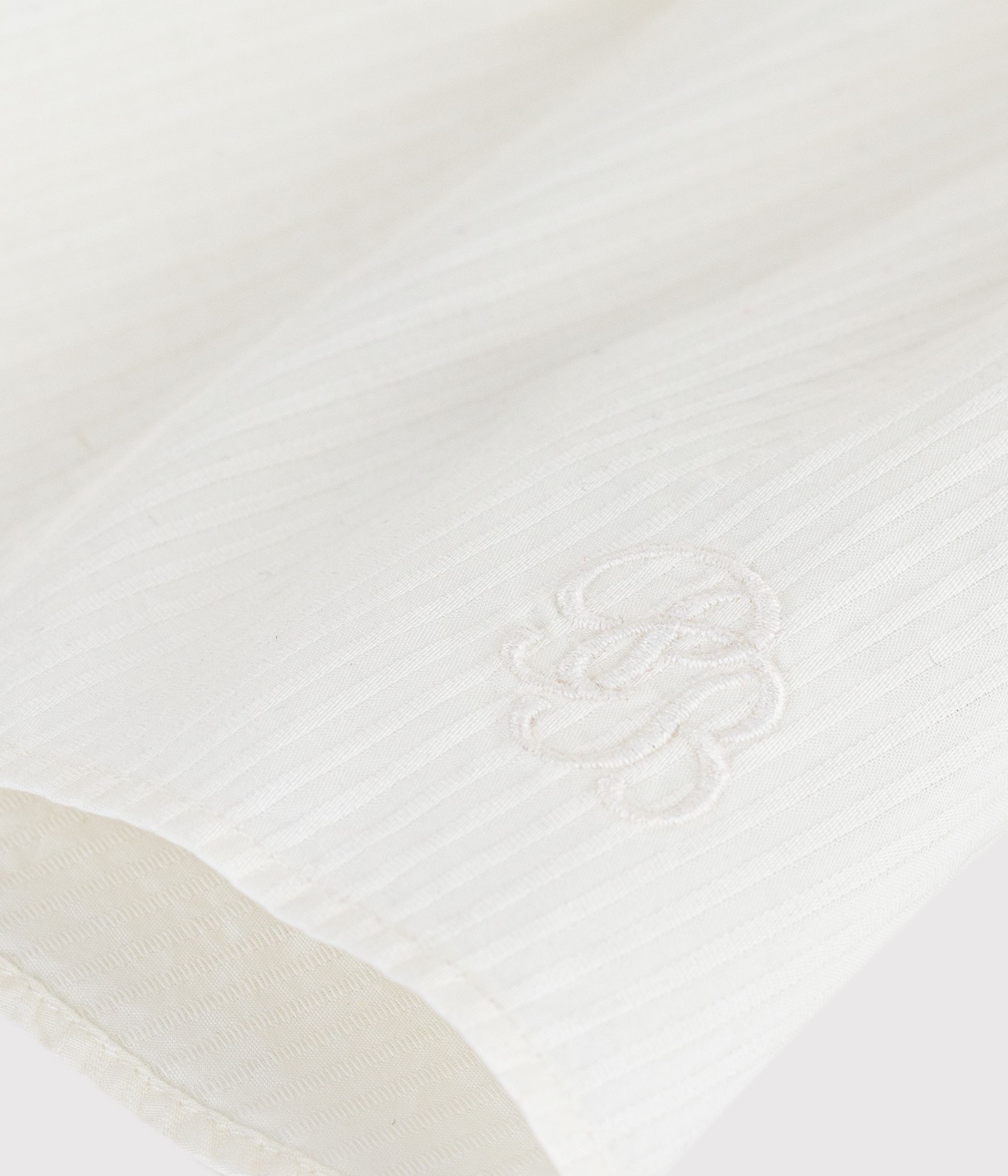 Babies' short-sleeved blouse in plain cotton poplin.