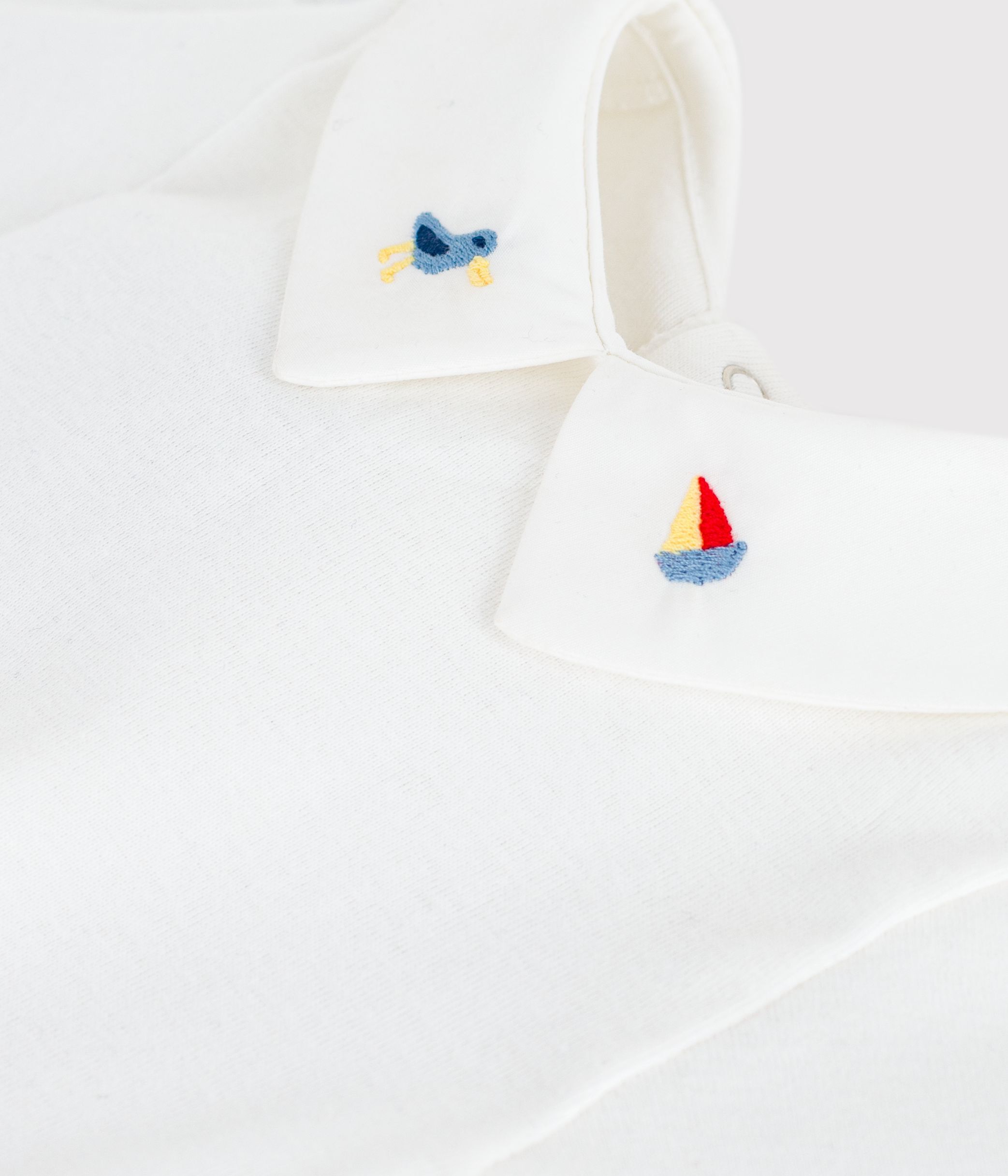 Babies' plain cotton body with an embroidered collar