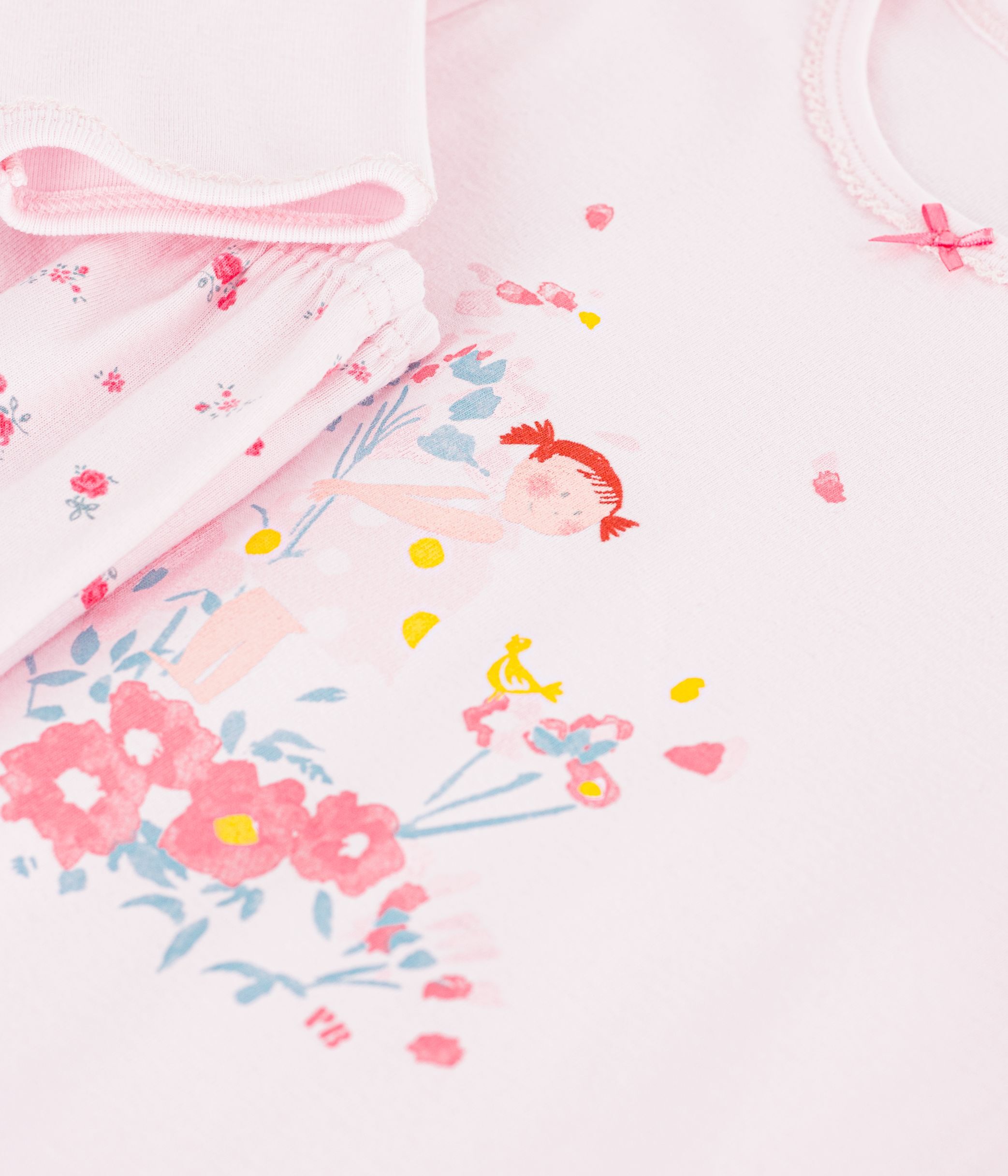 Children's cotton pyjamas with a floral motif
